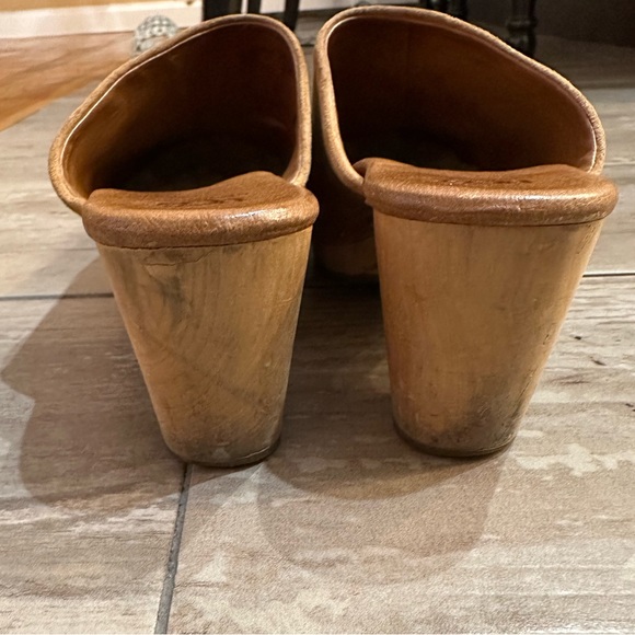 UGG Wooden Leather Clogs - Picture 7 of 7